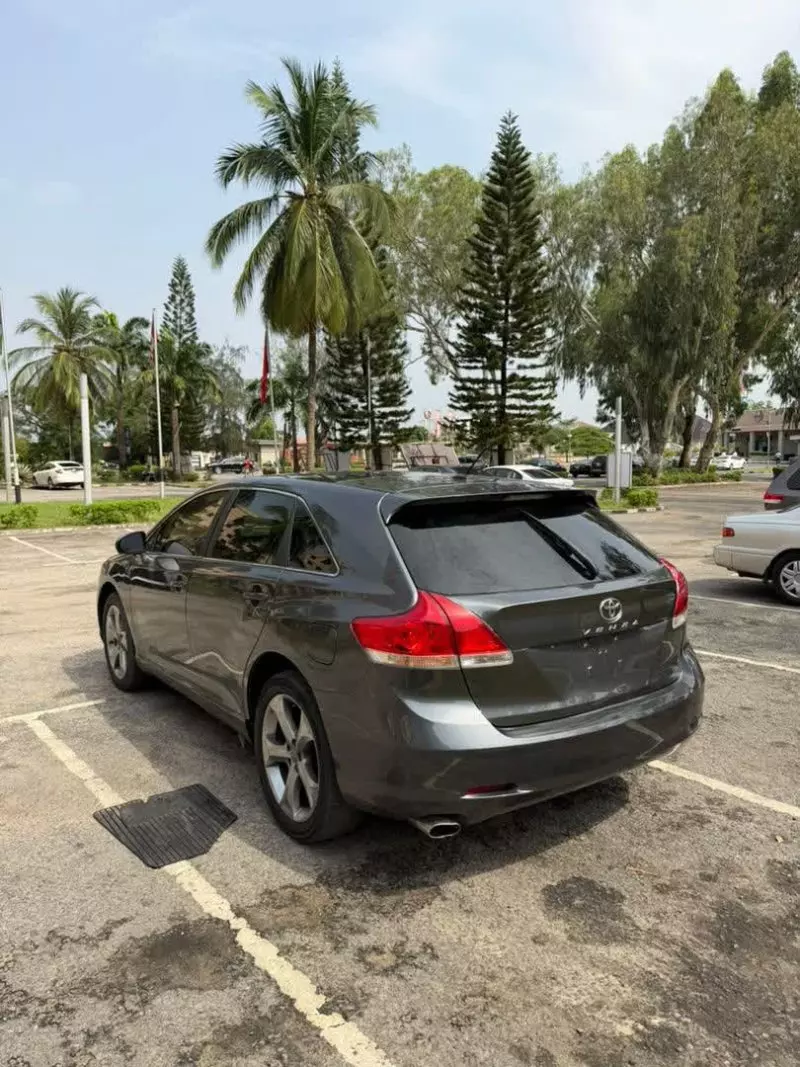 TOYOTA Venza   - 2011