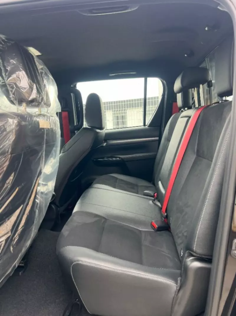 Toyota Hilux   - 2024