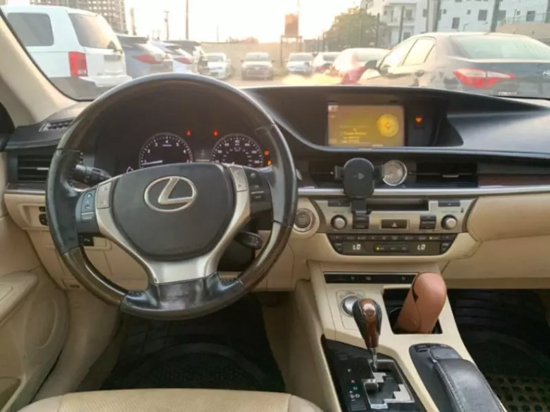 Lexus ES   - 2014
