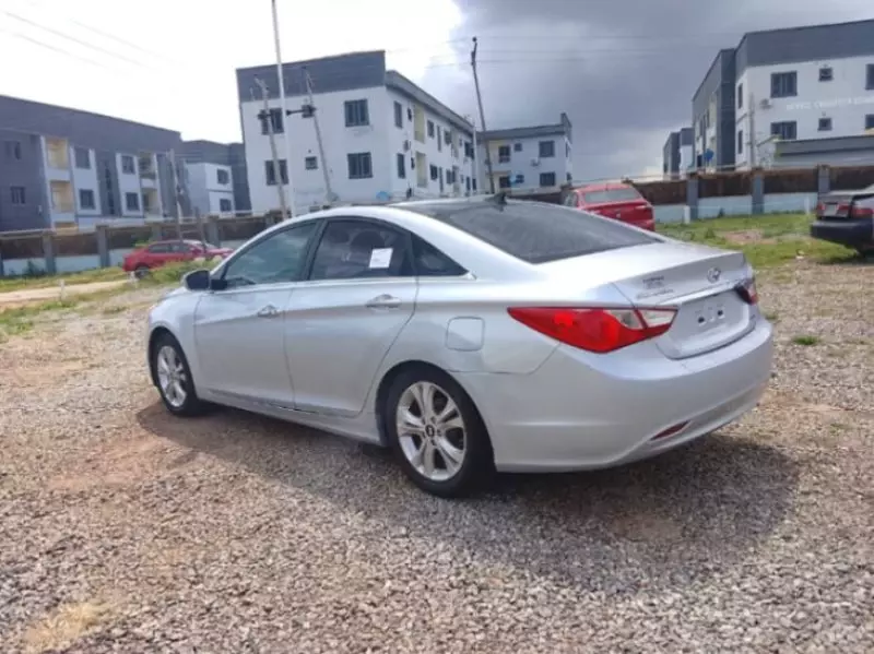 Hyundai Sonata   - 2013