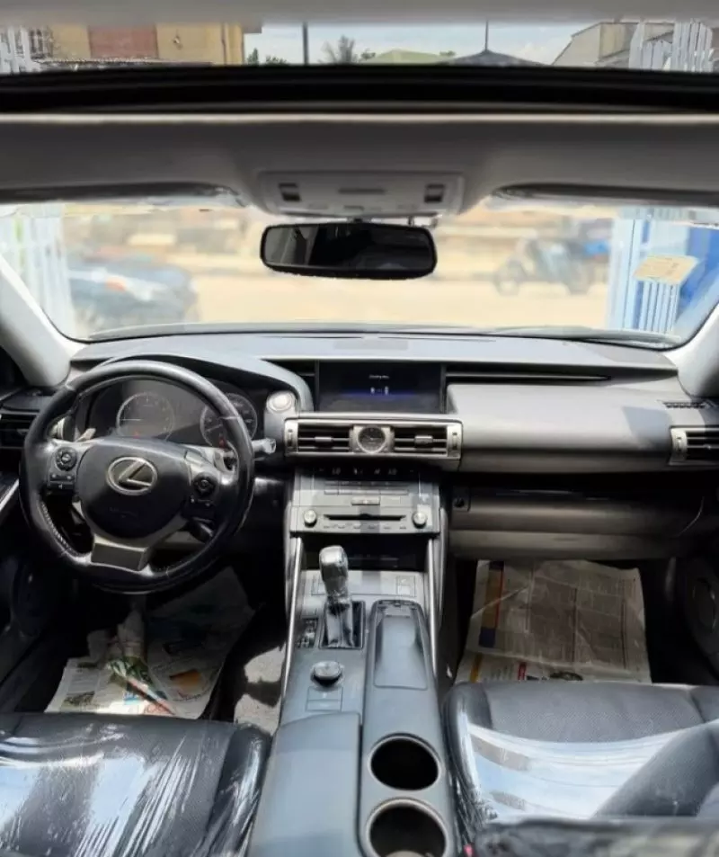 Lexus IS   - 2016