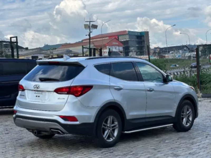 Hyundai Santa FE   - 2017