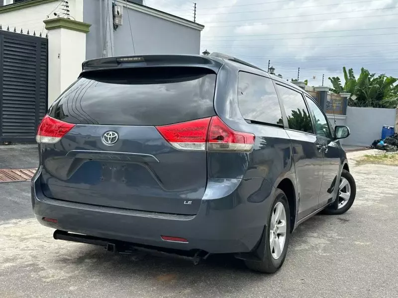 TOYOTA Sienna   - 2014