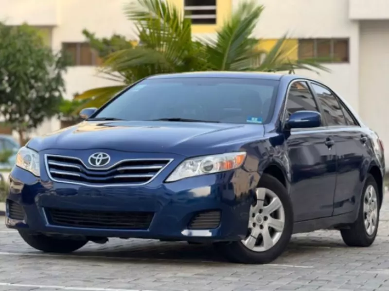 Toyota Camry   - 2011