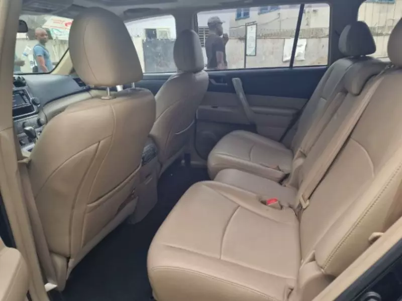 Toyota Highlander   - 2013