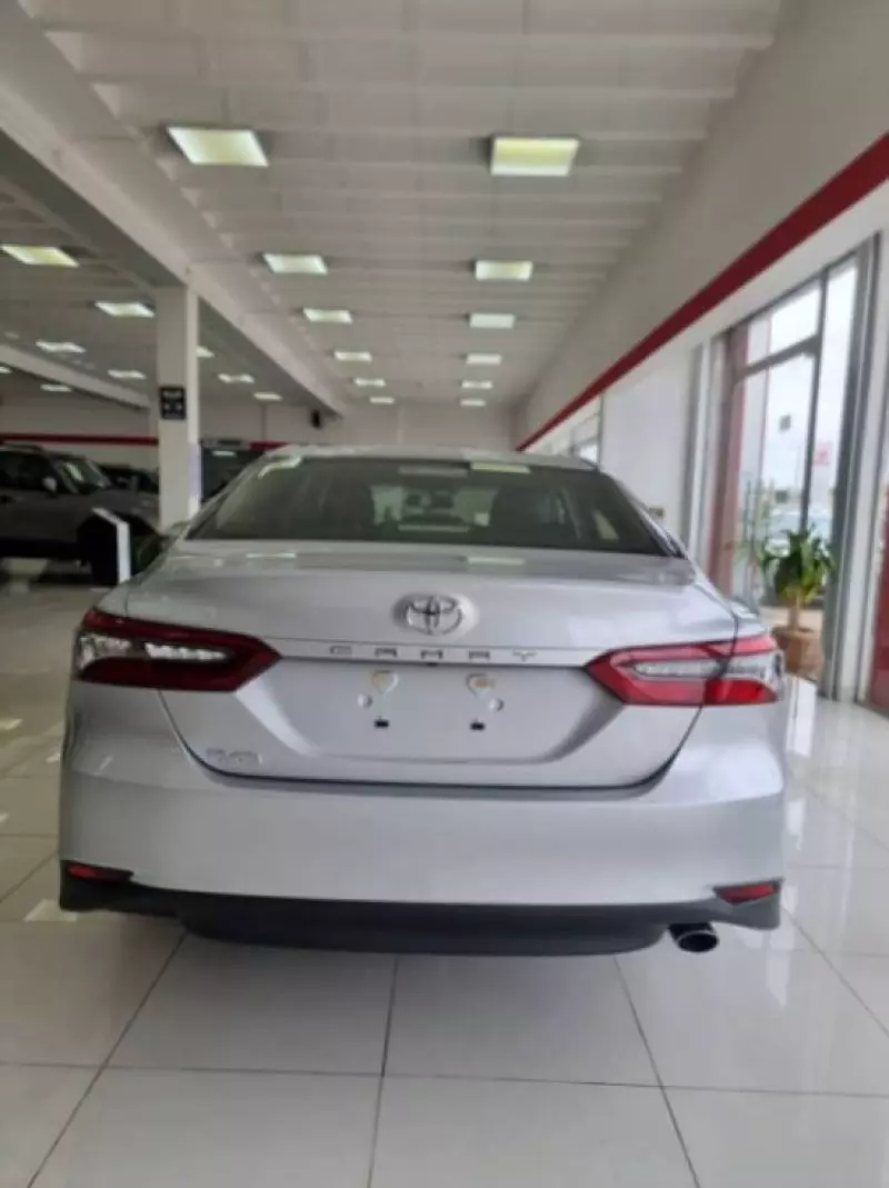 Toyota Camry   - 2025