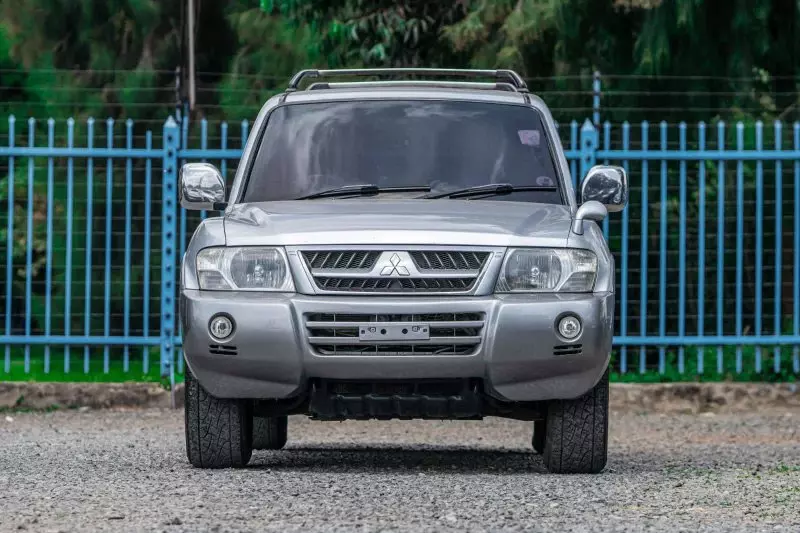 Mitsubishi Pajero   - 2004