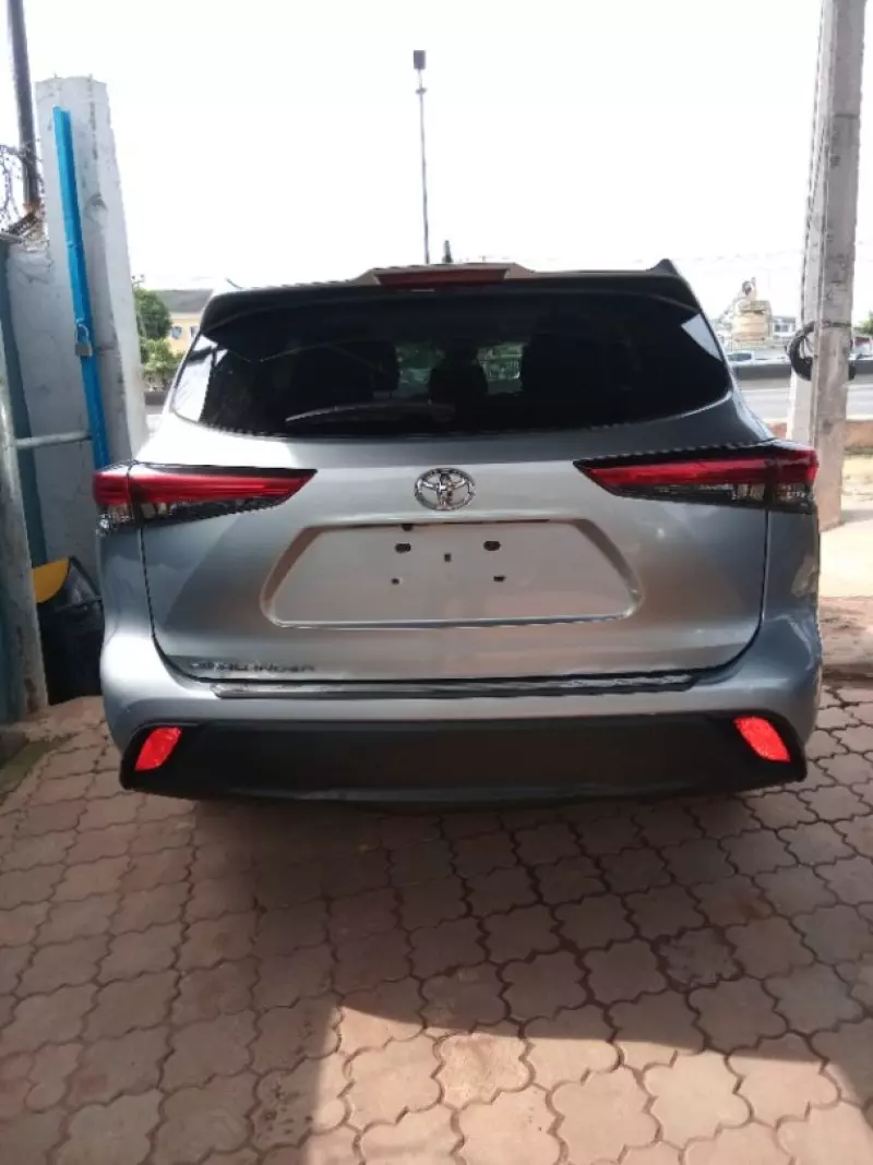 Toyota Highlander   - 2020