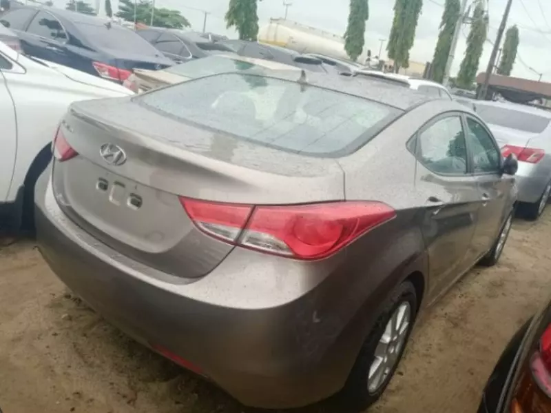 Hyundai Elantra   - 2013