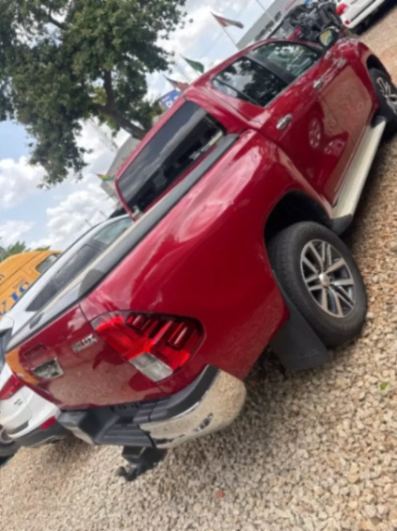Toyota Hilux   - 2017