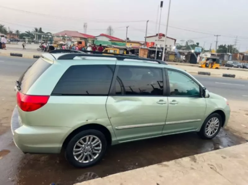 Toyota Sienna   - 2008