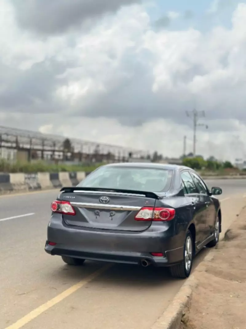 Toyota Corolla   - 2013