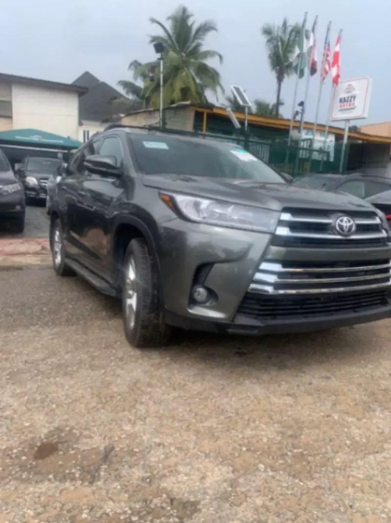 Toyota Highlander   - 2015
