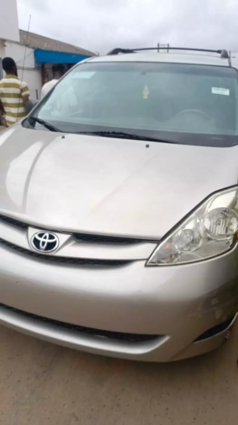 TOYOTA Sienna - 2009