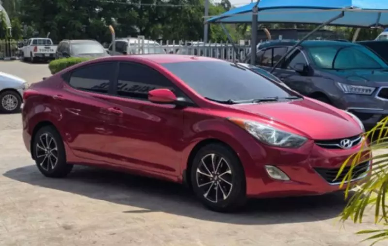 Hyundai Elantra   - 2011