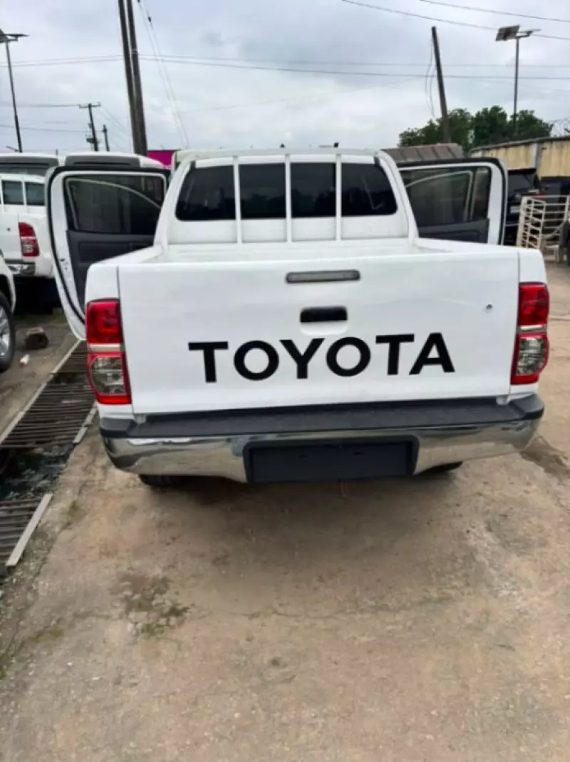 TOYOTA Hilux   - 2012