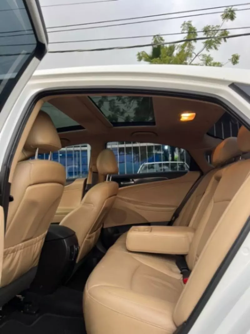 Hyundai Sonata   - 2013