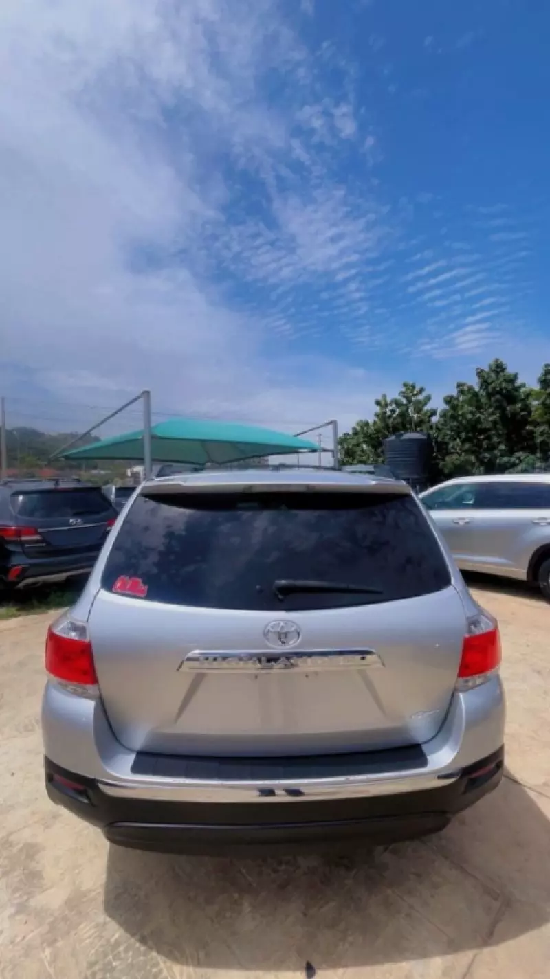 Toyota Highlander   - 2012