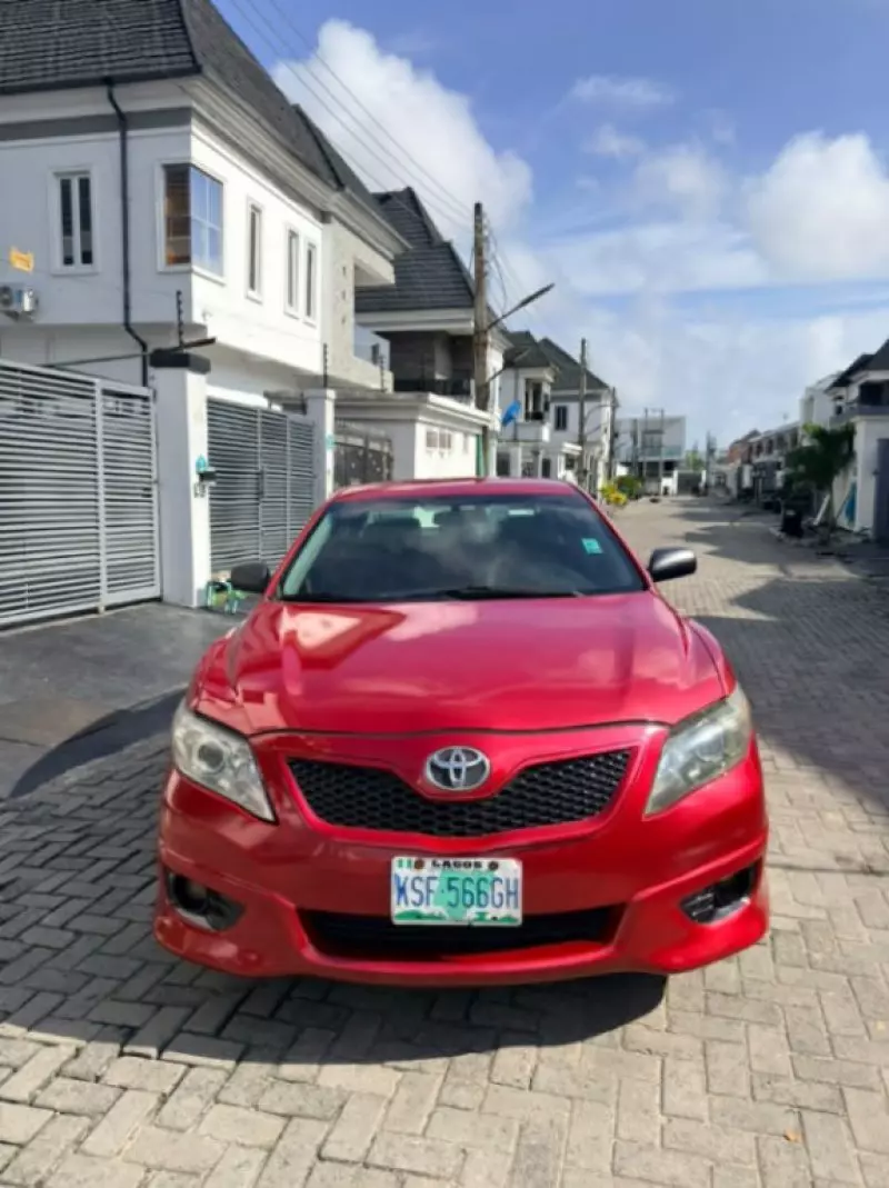 TOYOTA Camry   - 2010