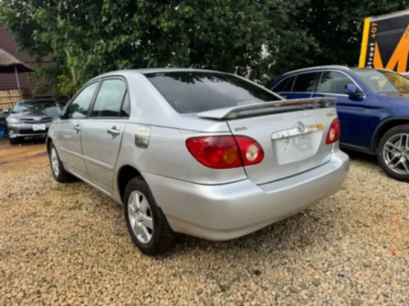 Toyota Corolla   - 2004