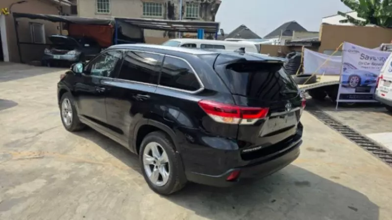 Toyota Highlander   - 2015