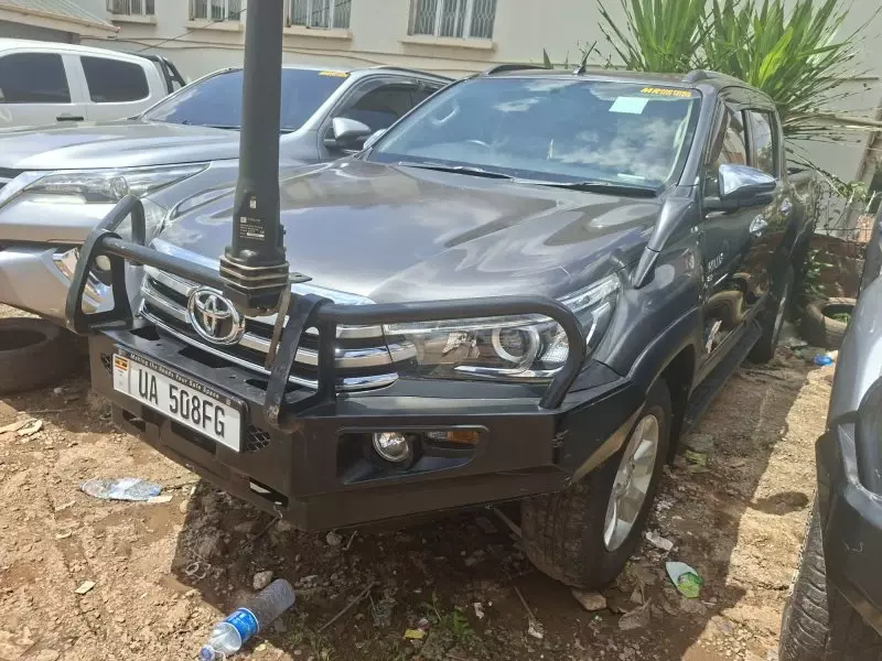 TOYOTA Hilux   - 2015