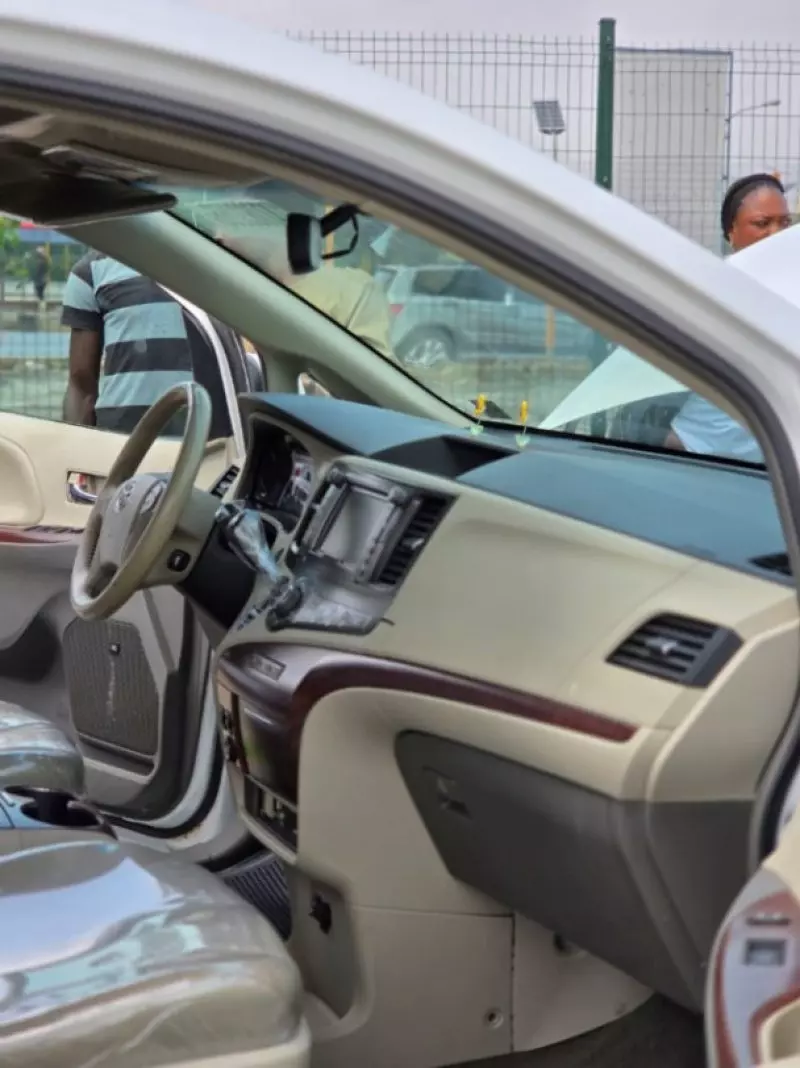 Toyota Sienna   - 2012