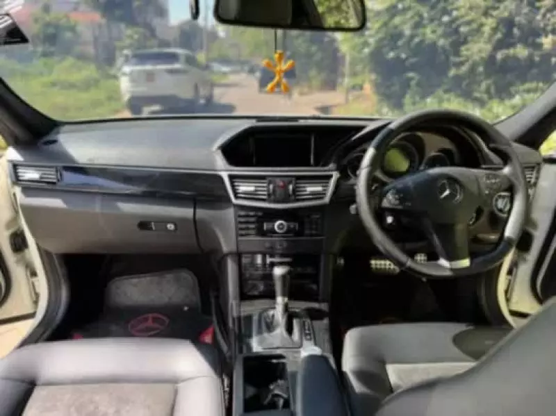 Mercedes-Benz E250   - 2010