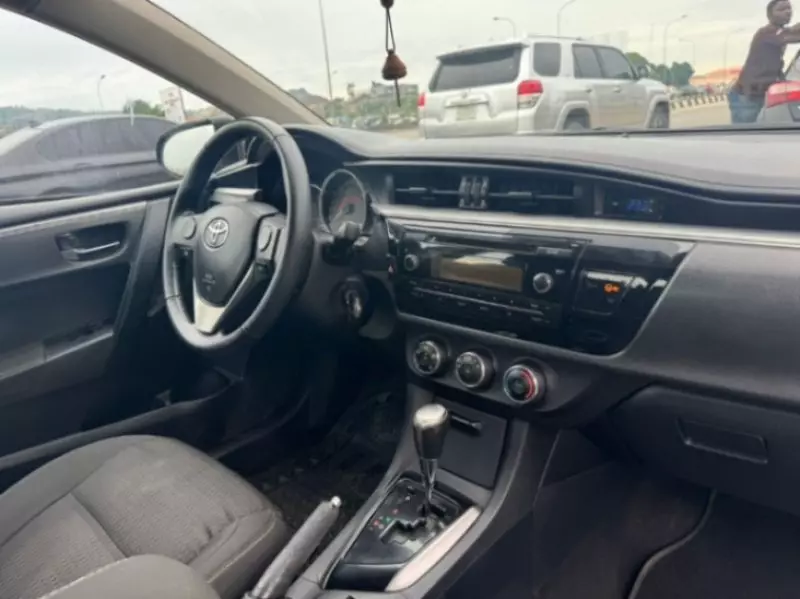 TOYOTA Corolla   - 2015