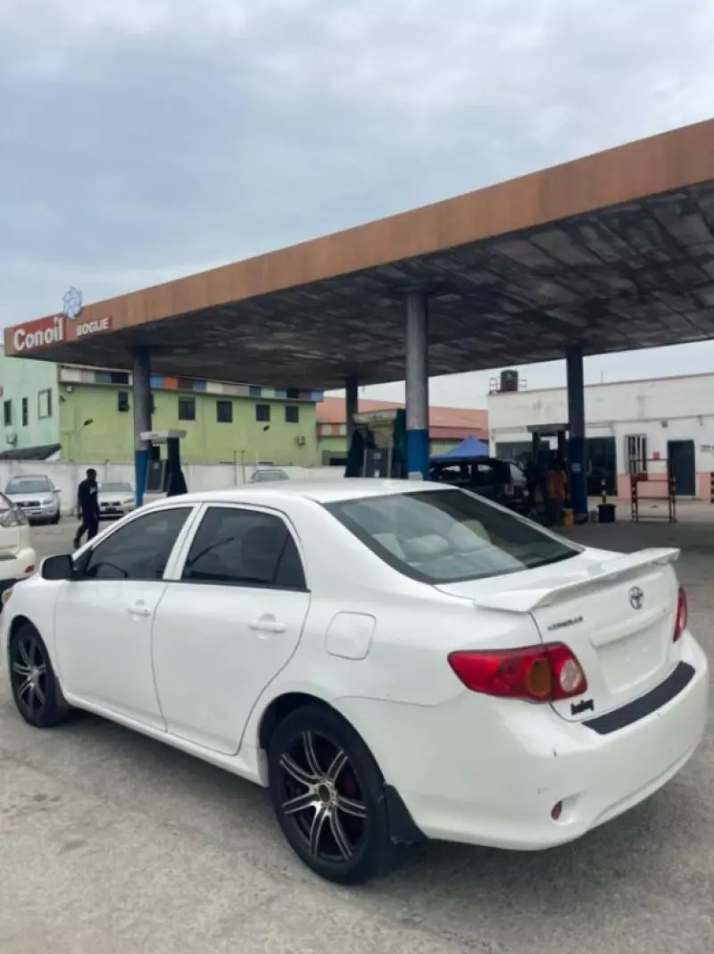 TOYOTA Corolla - 2009