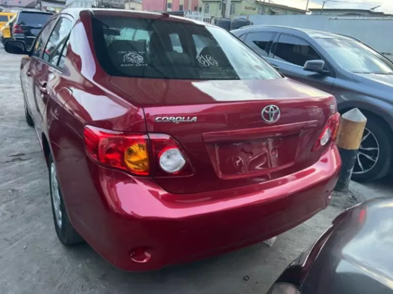 TOYOTA Corolla - 2010