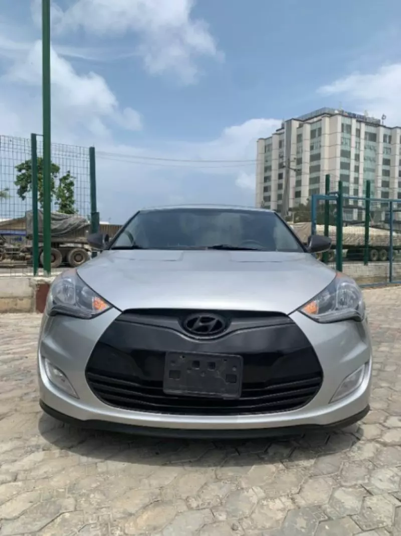 Hyundai Veloster   - 2013