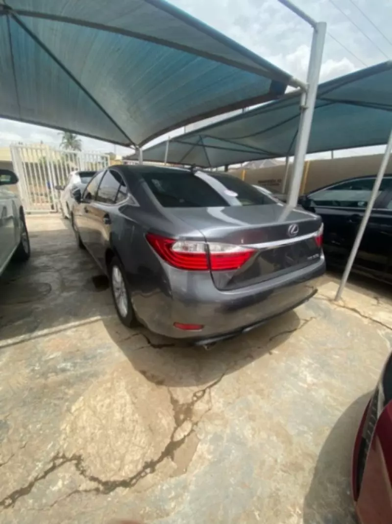 Lexus ES   - 2013