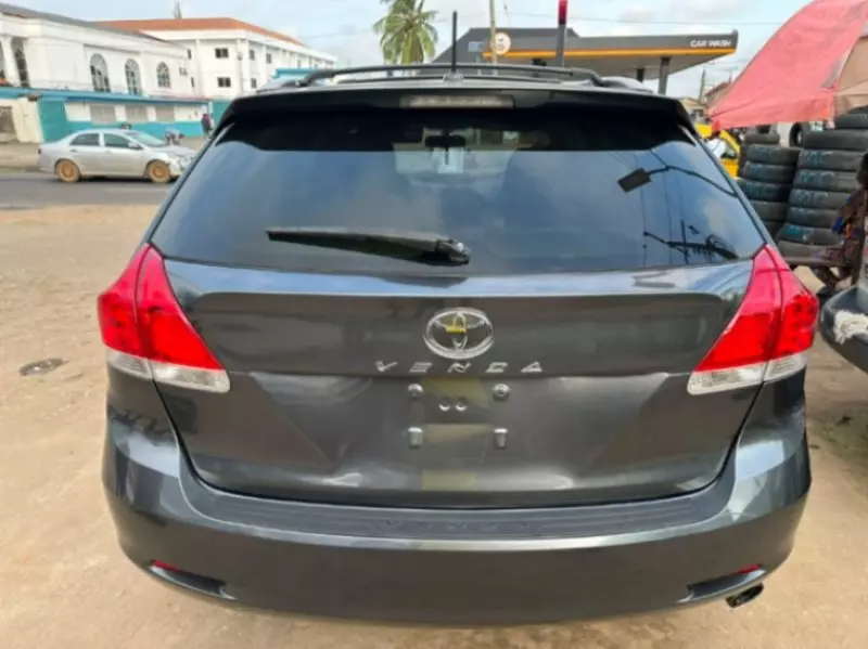 TOYOTA Venza   - 2010
