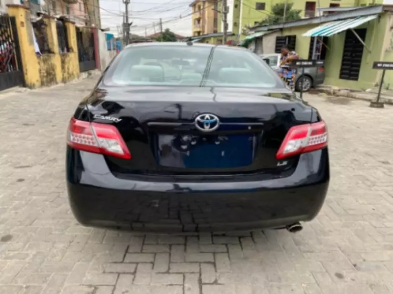 Toyota Camry   - 2011