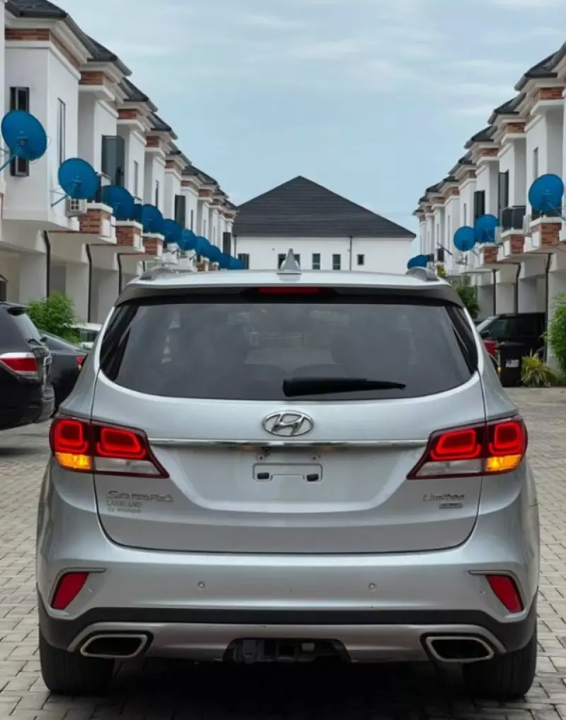 Hyundai Santa Fe   - 2018