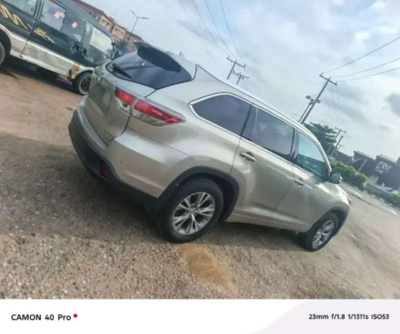 Toyota Highlander   - 2015