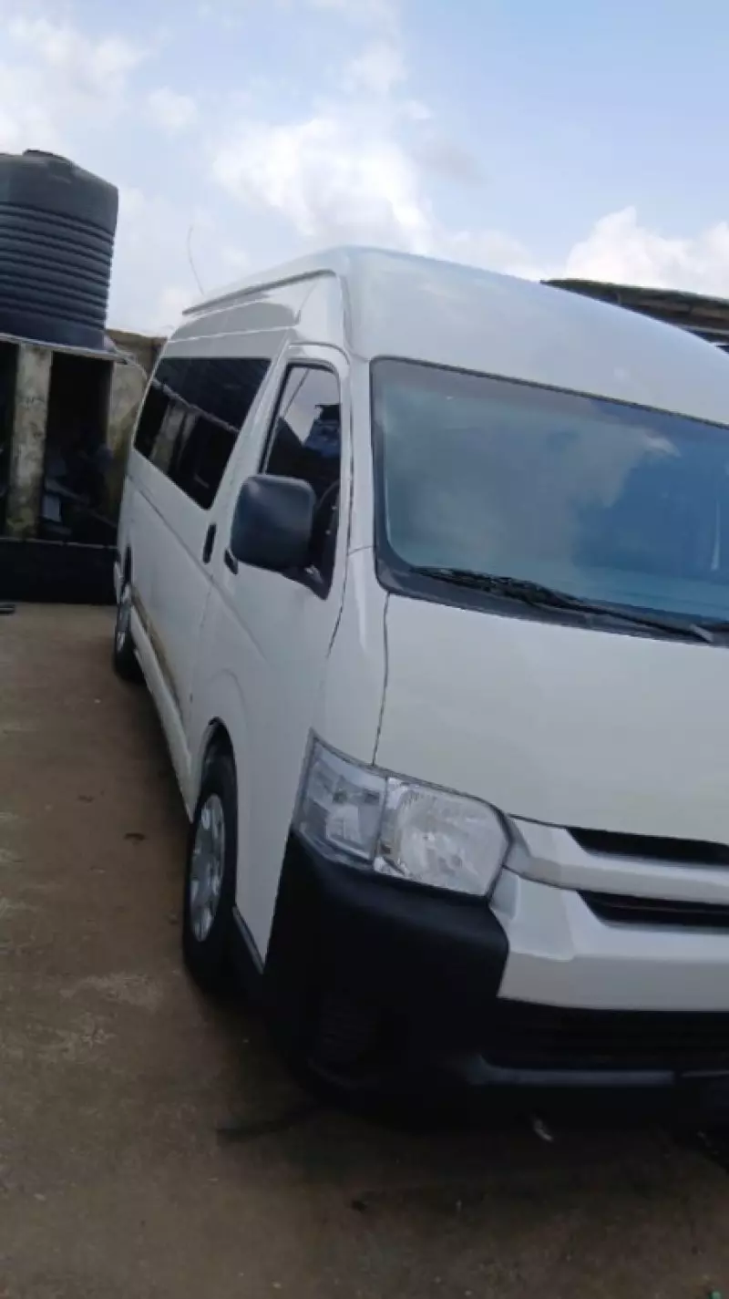 Toyota Hiace   - 2017