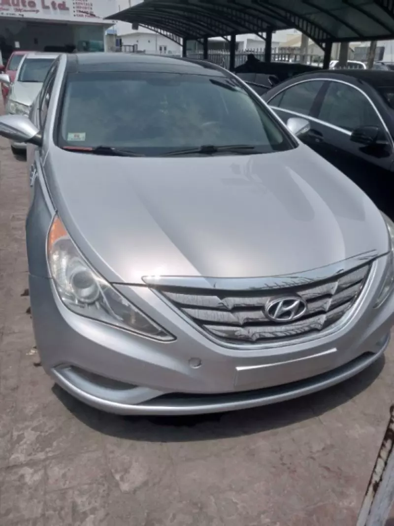 Hyundai Sonata   - 2013