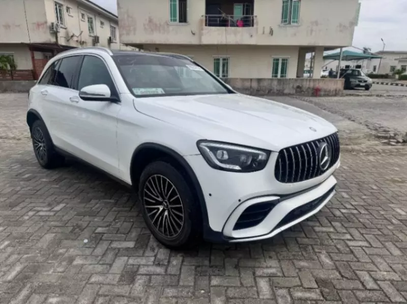 Mercedes-Benz GLC 300   - 2016