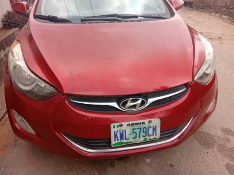 Hyundai Elantra   - 2012