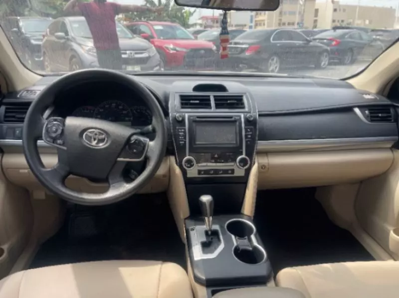 Toyota Camry   - 2014