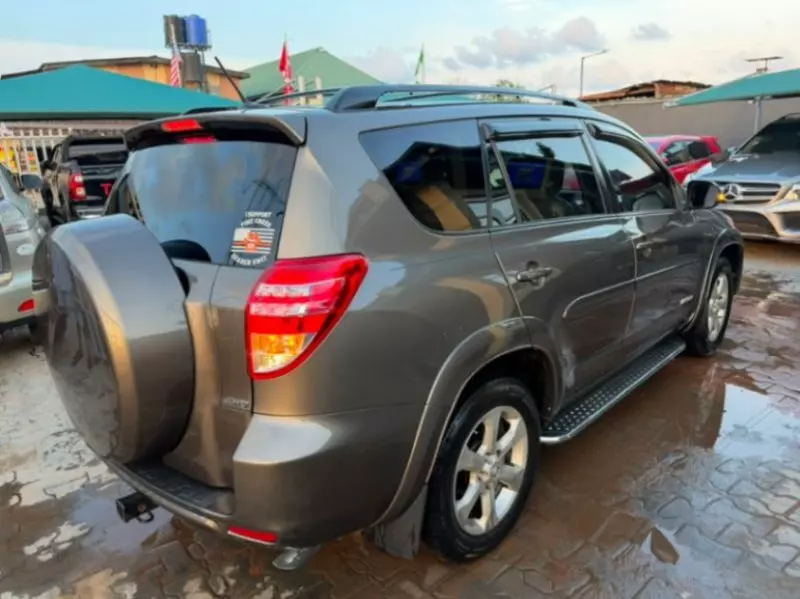 TOYOTA Rav4 - 2010