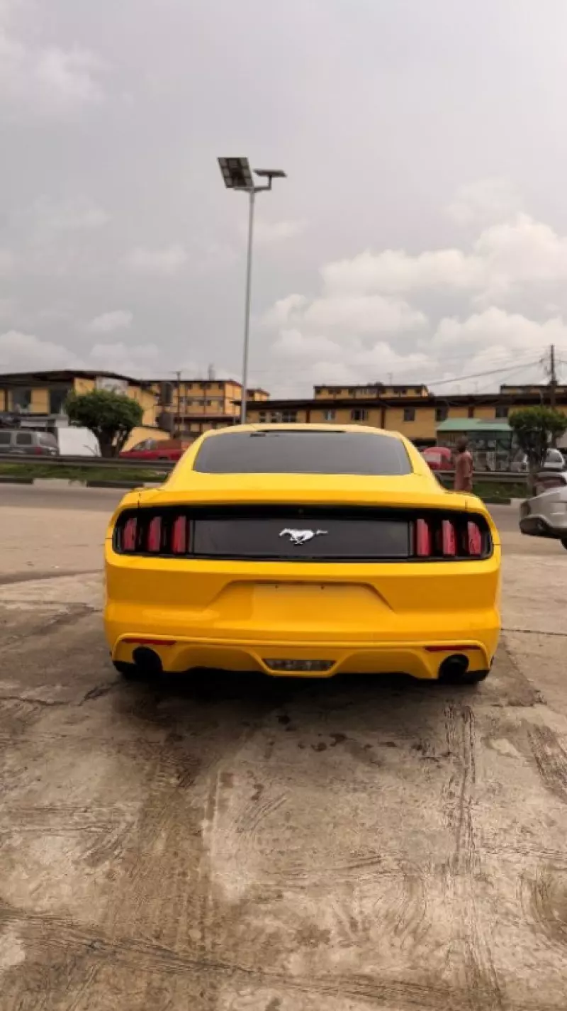 Ford Mustang   - 2016