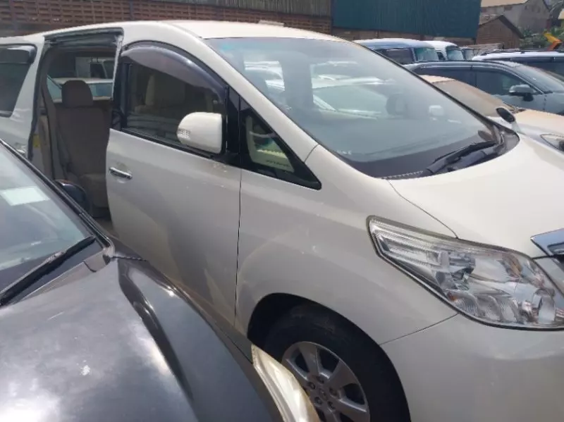 Toyota Alphard   - 2013