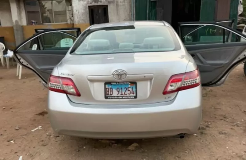 TOYOTA Camry   - 2010