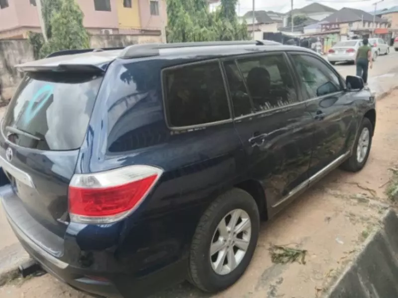 TOYOTA Highlander   - 2011