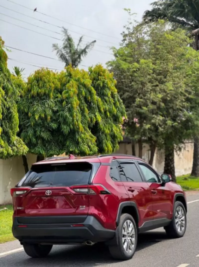 Toyota RAV 4   - 2021