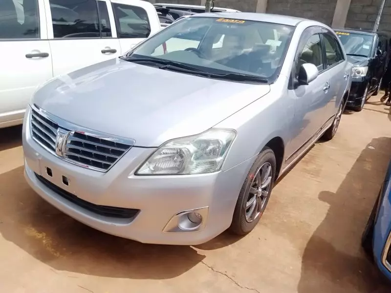 Toyota Premio    - 2014
