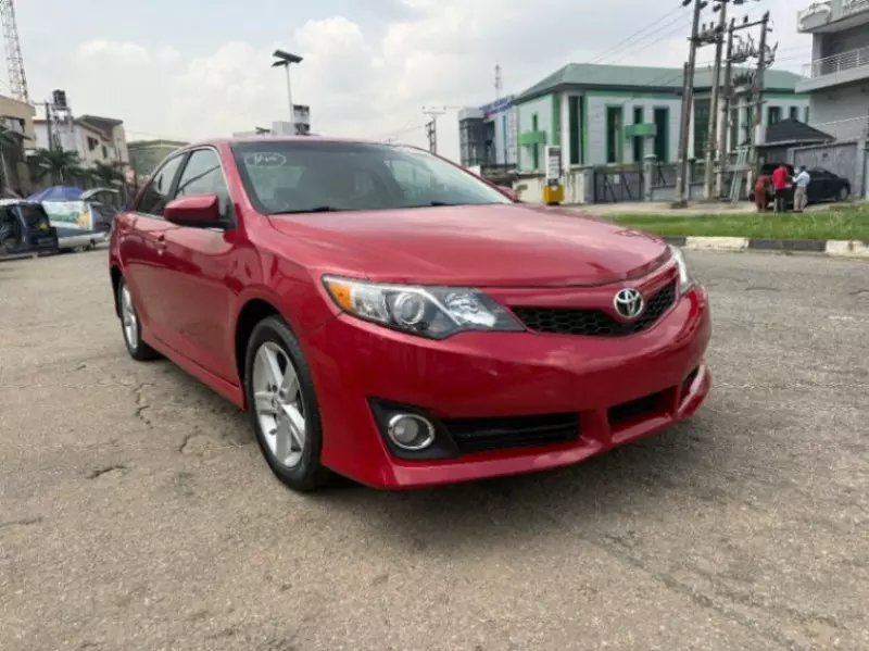 Toyota Camry   - 2014